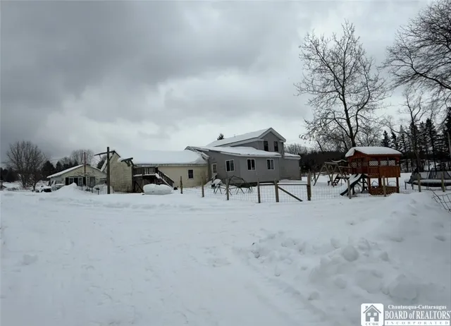 $179,900 | 2562 E Road, Charlotte, NY 14782