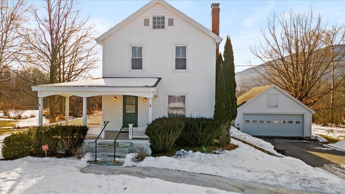 334 Walloomsac Road Bennington, VT 05201 - Photo 2 of 33