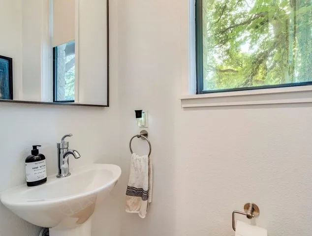 $5,000 | 1502 Barton Hills Drive, Unit B, Austin, TX 78704