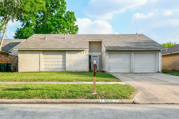 $1,950 | 5635 Greenhill Forest Drive, Houston, TX 77088
