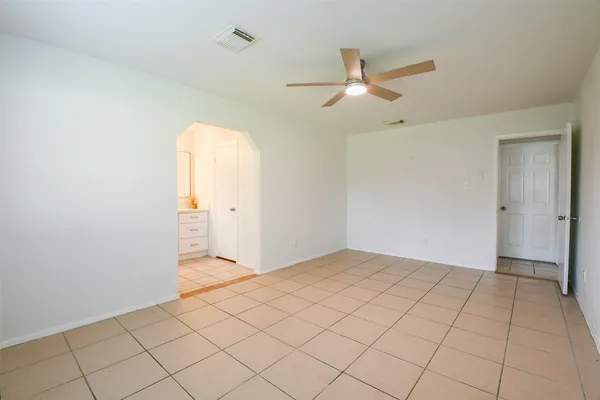 $1,950 | 5635 Greenhill Forest Drive, Houston, TX 77088