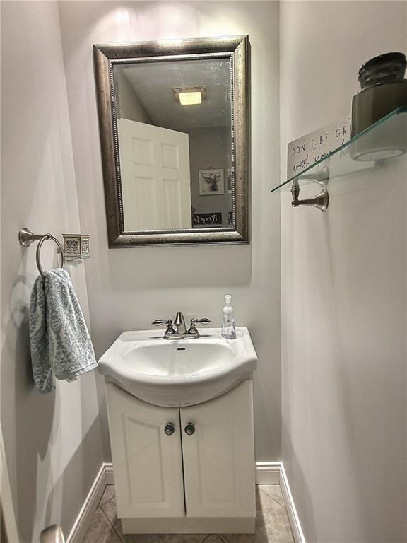 730 Riverside Circle Columbus, IN 47203 - Photo 13 of 30 Gallery Image 13