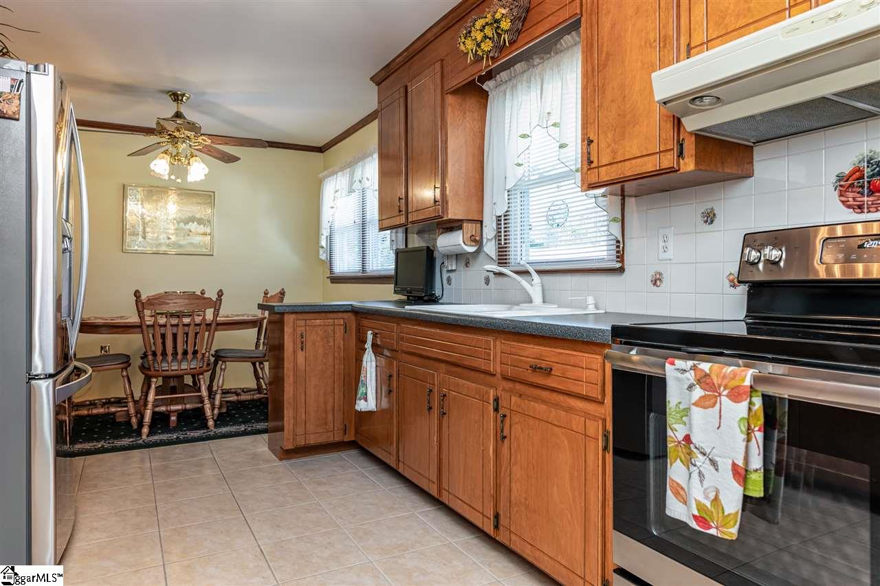 54 South Fairfield Road Greenville, SC 29605 - Photo 16 of 36 Gallery Image 16