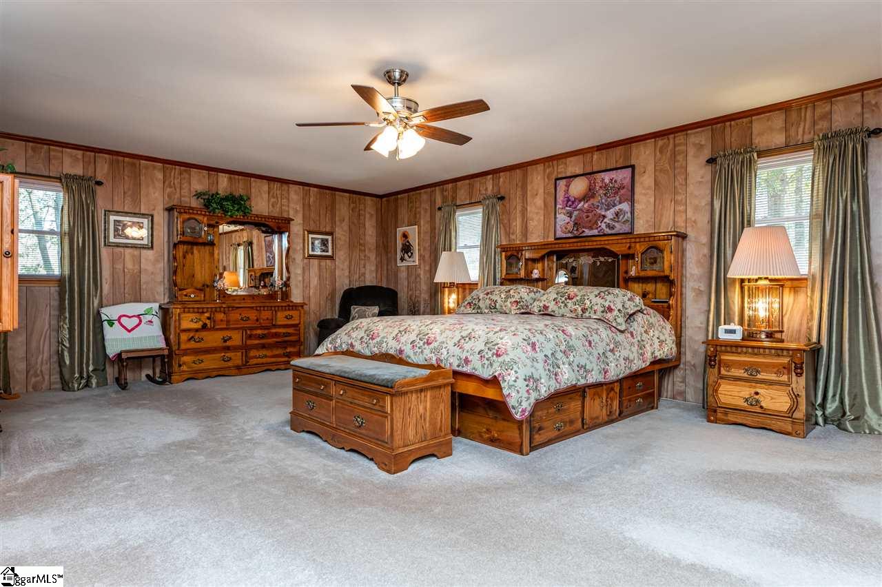 54 South Fairfield Road Greenville, SC 29605 - Photo 9 of 36 Has an adjoining Sitting area 11.5x15.6