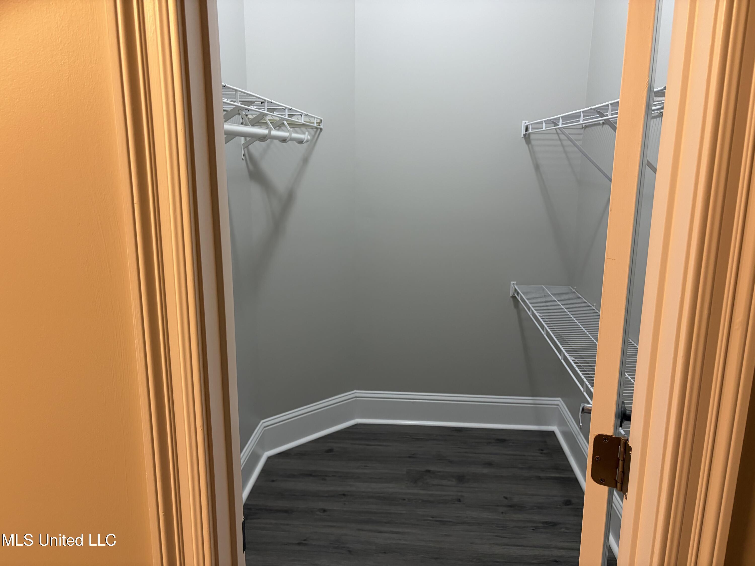 213 Capri Place Ocean Springs, MS 39564 - Photo 10 of 24 10