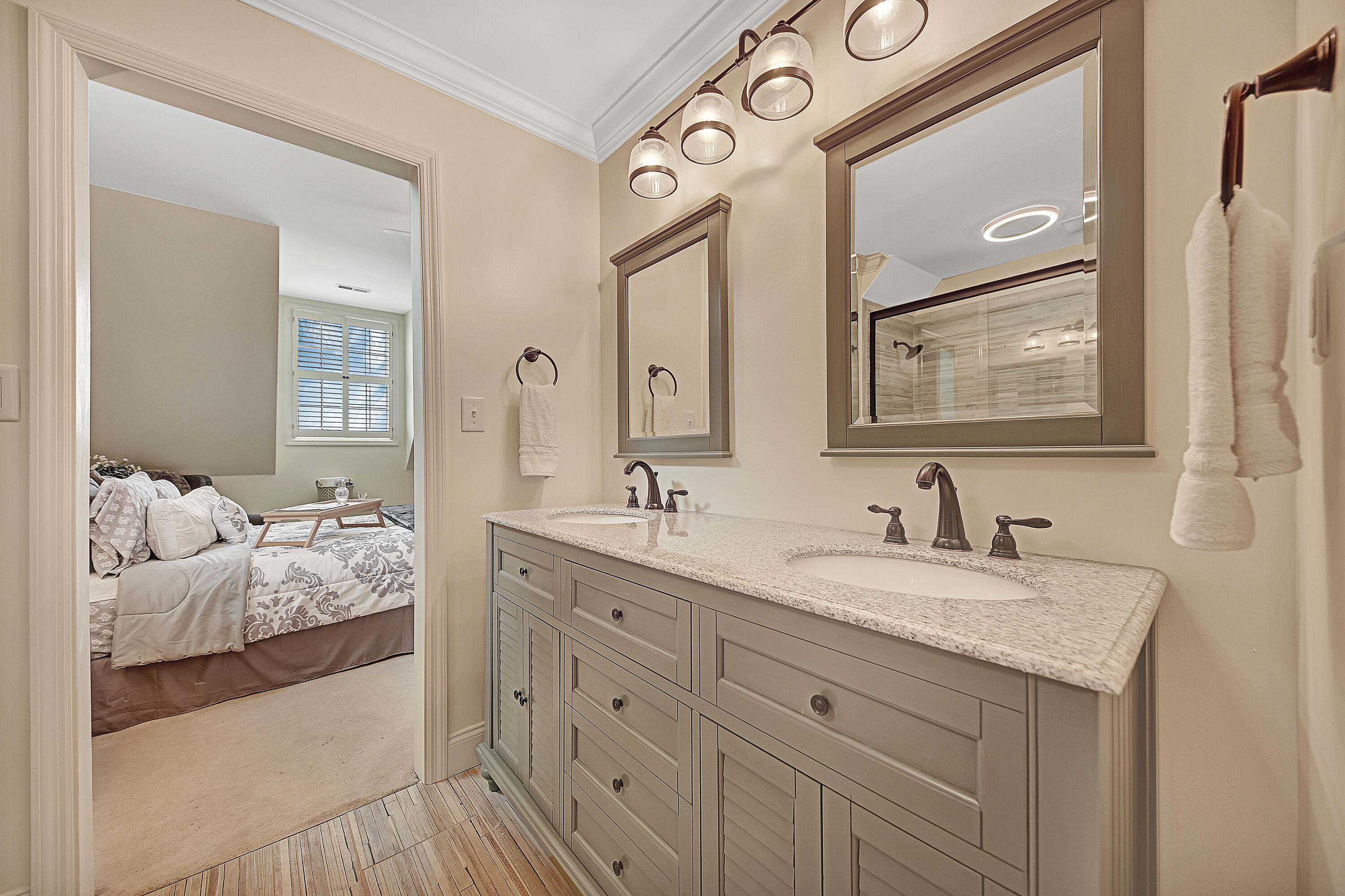 12351 Comblain Road Knoxville, TN 37934 - Photo 22 of 40 Upstairs bath 2
