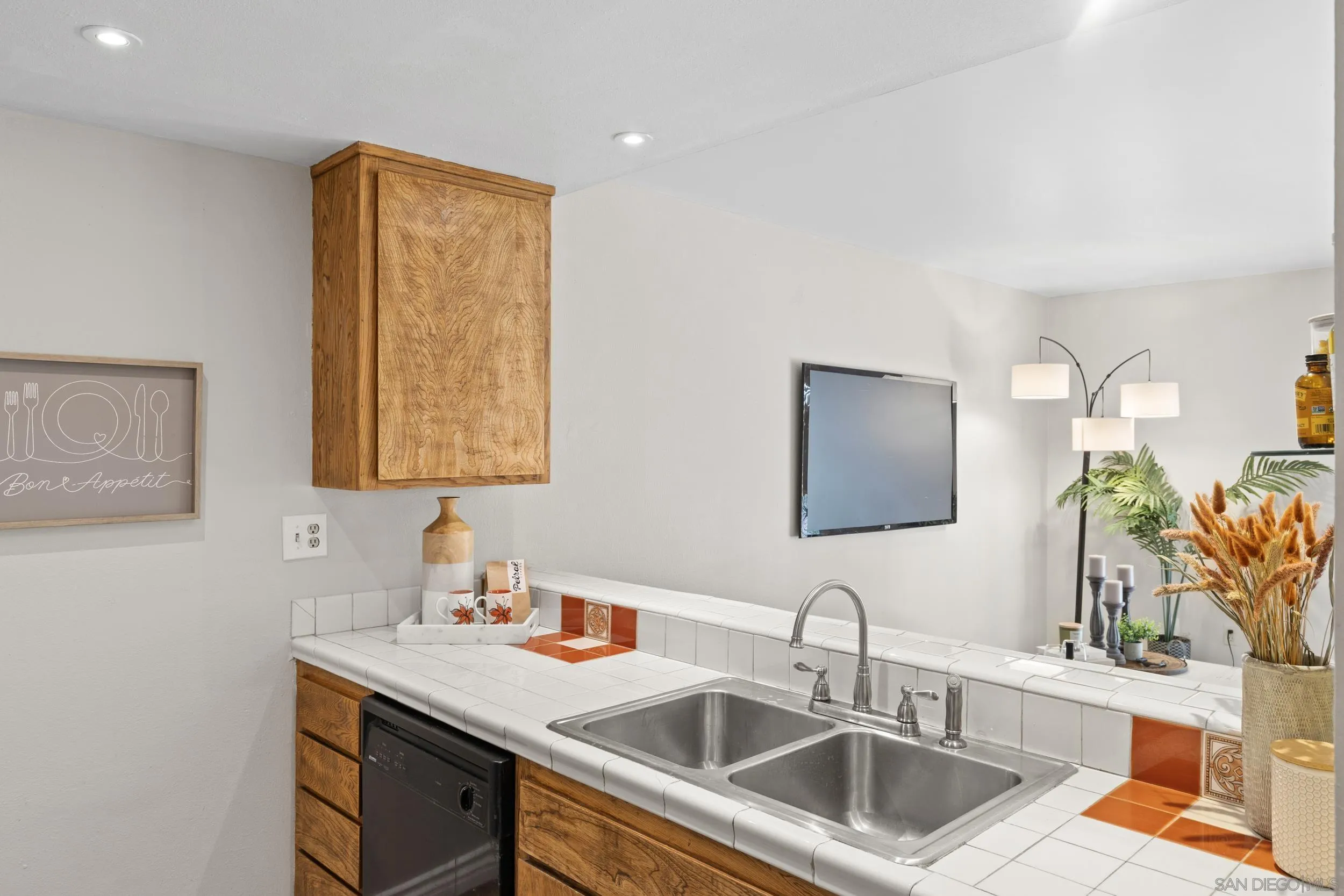 5989 Rancho Mission Road, Unit 103 San Diego, CA 92108 - Photo 8 of 24