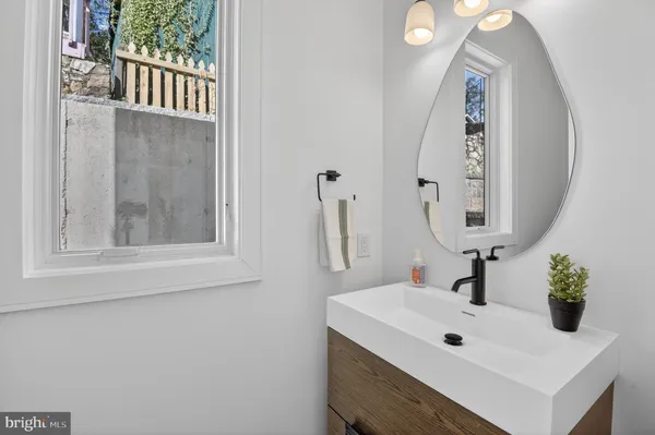 $4,299,000 | 5011 Newport Avenue, Bethesda, MD 20816