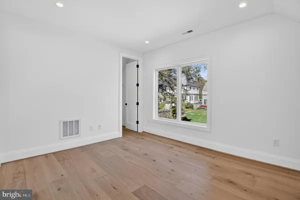 $4,299,000 | 5011 Newport Avenue, Bethesda, MD 20816