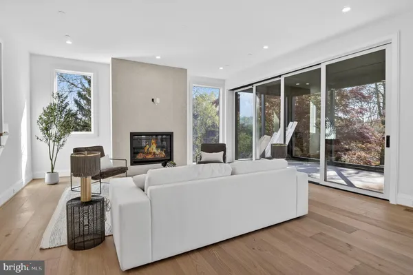 $4,299,000 | 5011 Newport Avenue, Bethesda, MD 20816