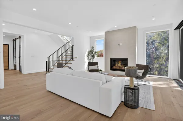 $4,299,000 | 5011 Newport Avenue, Bethesda, MD 20816