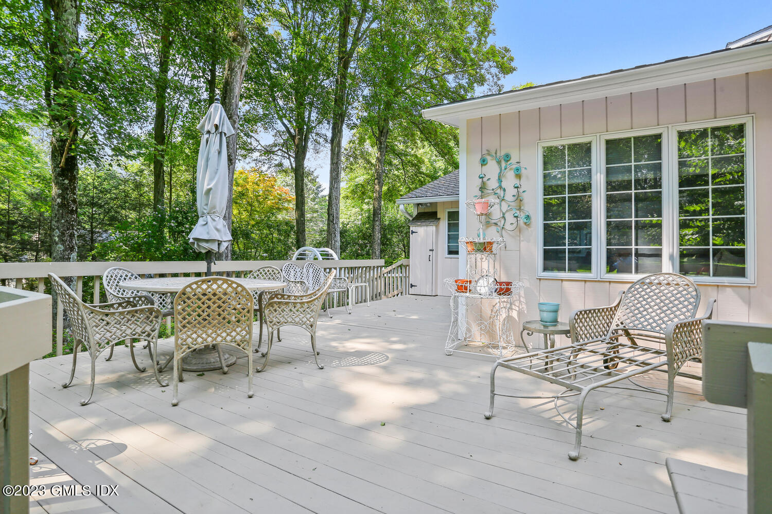 356 Haviland Road Stamford, CT 06903 - Photo 35 of 40 a view of a patio with table and chairs with wooden floor and fence
