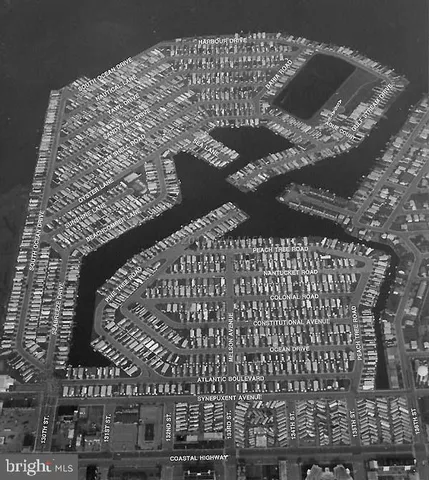 a view of a tennis court