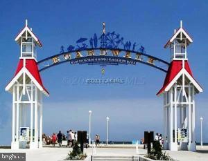 160 Clamshell Road Ocean City, MD 21842 - Photo 31 of 32 a view of a hall with a small yard