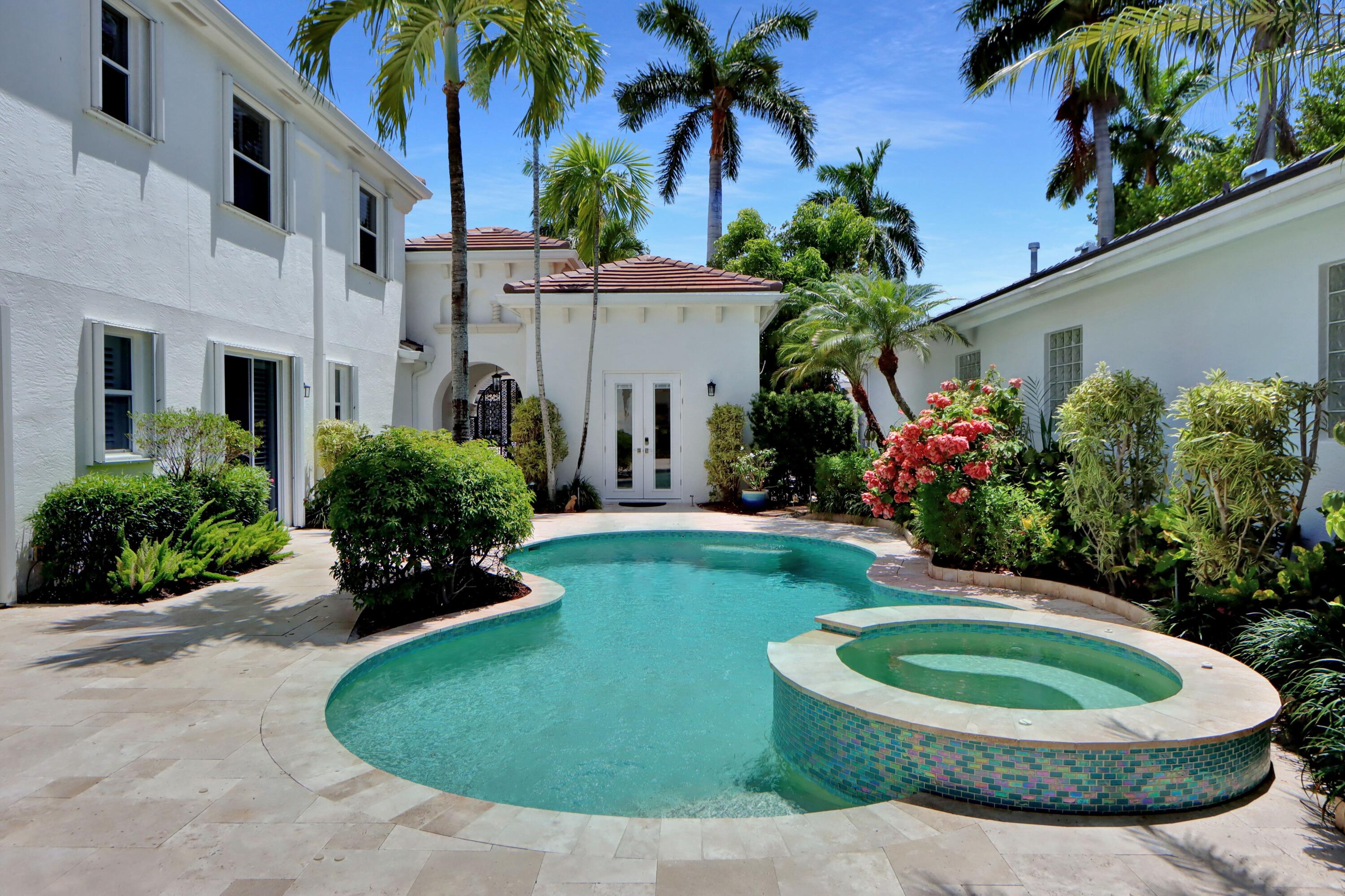 6483 Enclave Way Boca Raton, FL 33496 - Photo 3 of 27 Courtyard - 1
