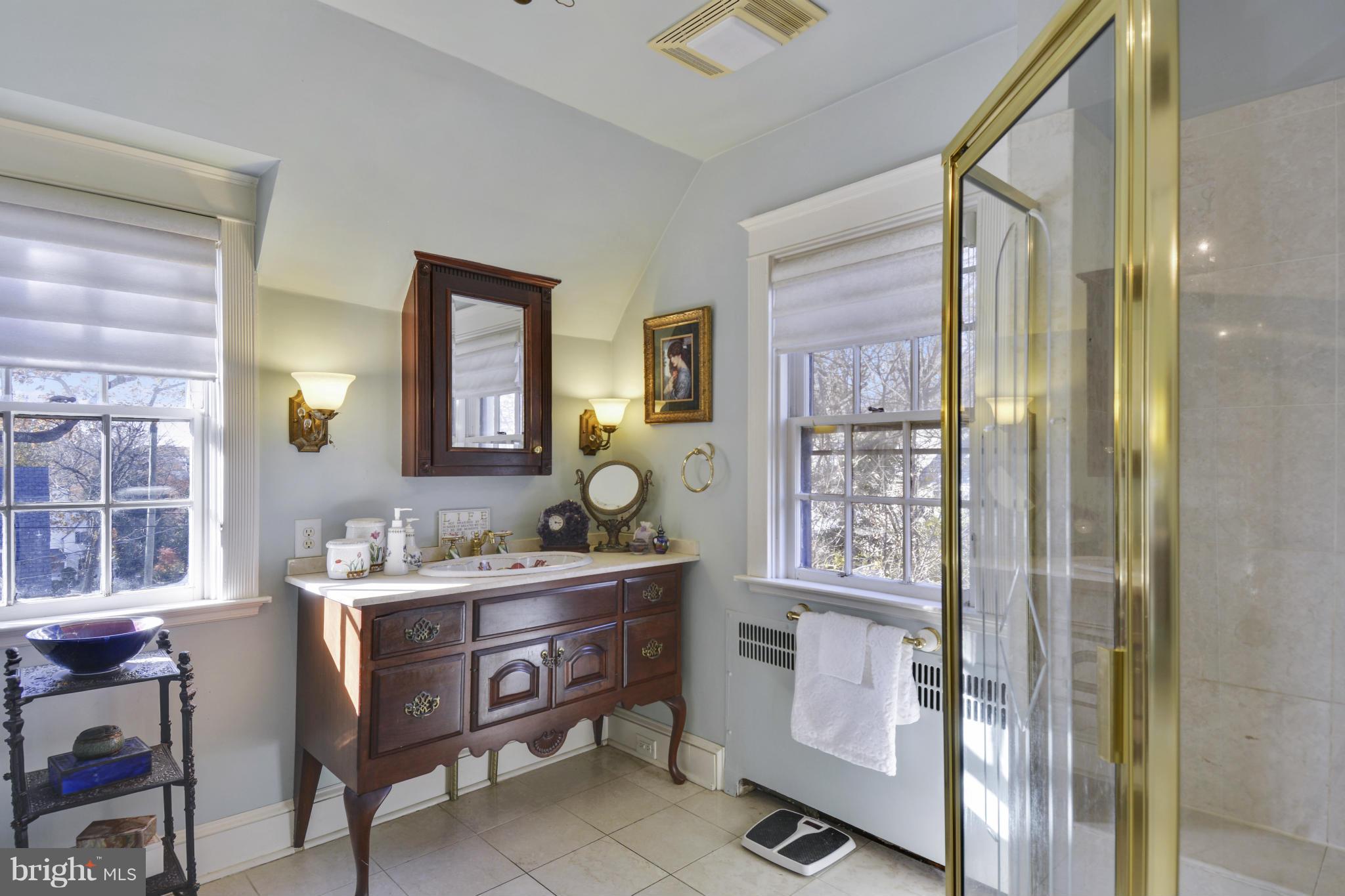 4004 Roundtop Road Baltimore, MD 21218 - Photo 15 of 29 Her bathroom