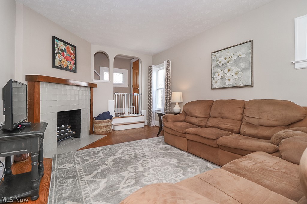 14716 Alger Road Cleveland, OH 44111 - Photo 3 of 31 Gallery Image 3