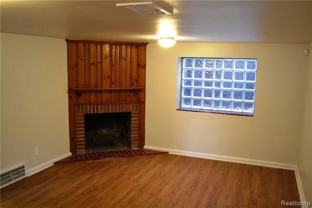 14321 Greenview Road Detroit, MI 48223 - Photo 3 of 9