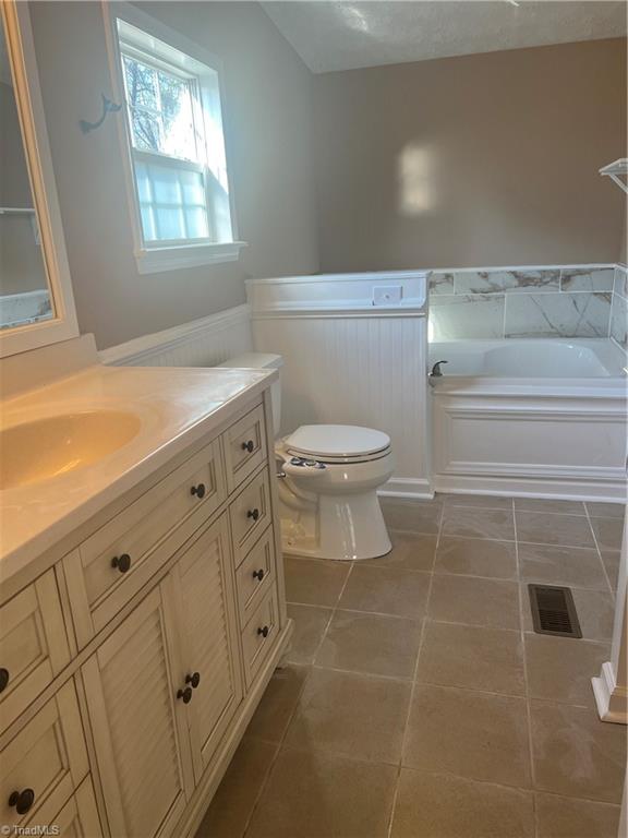 2831 Ayersville Road Mayodan, NC 27027 - Photo 18 of 30 primary bathroom