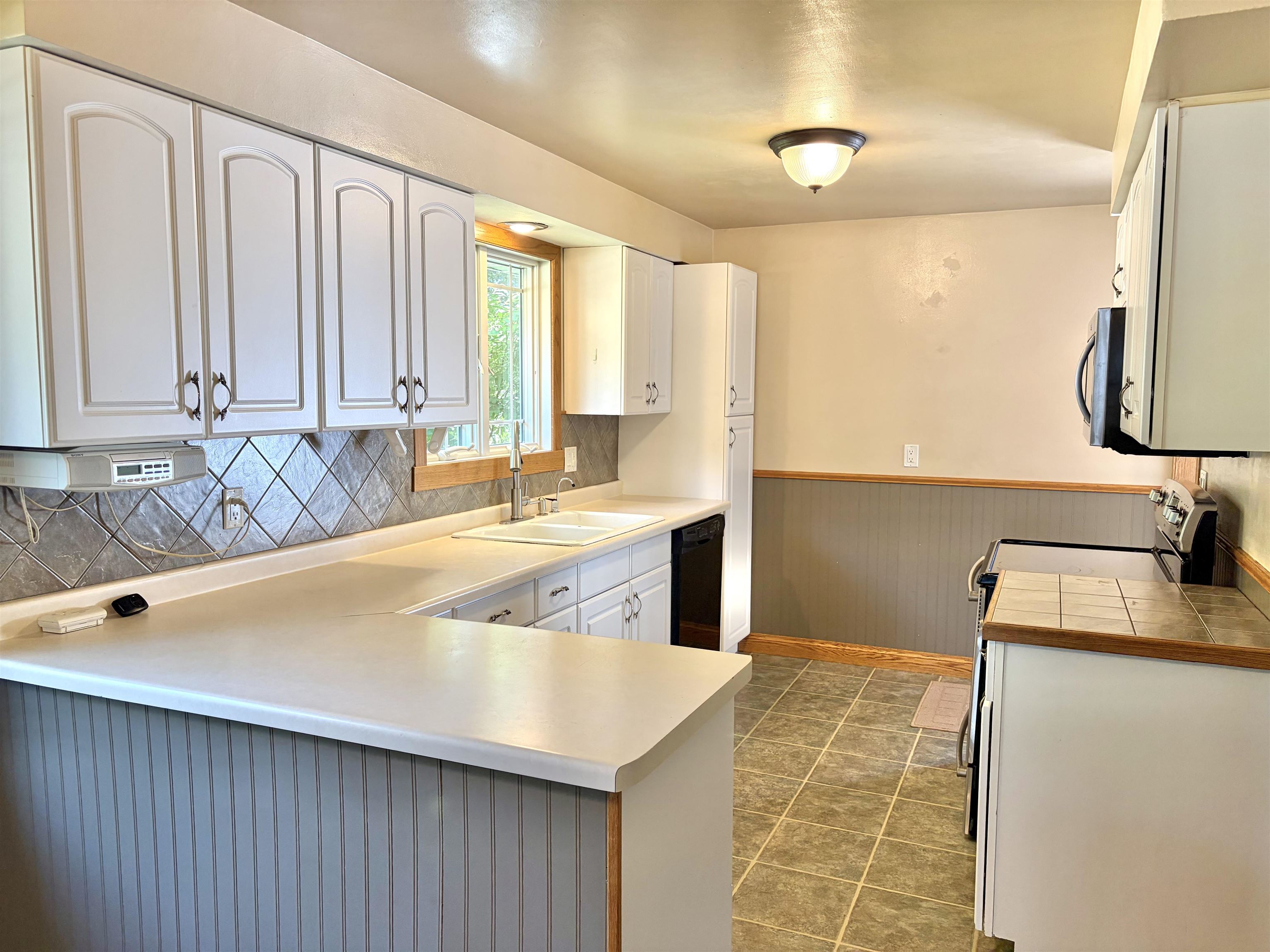 1137 West Roberts Avenue Appleton, WI 54914 - Photo 8 of 24