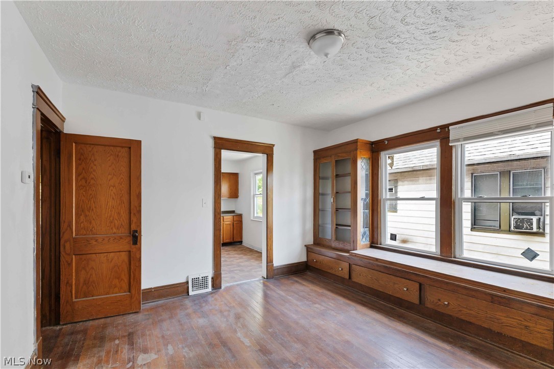 851 Paxton Road Cleveland, OH 44108 - Photo 4 of 15 Gallery Image 4