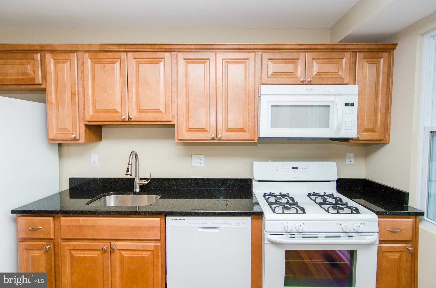 6819 Belclare Road Baltimore, MD 21222 - Photo 7 of 25
