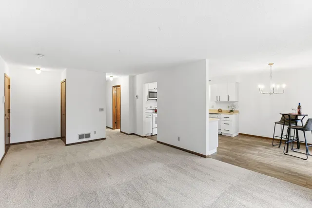 $182,500 | 1923 Fox Ridge Road, Unit B, West St. Paul, MN 55118