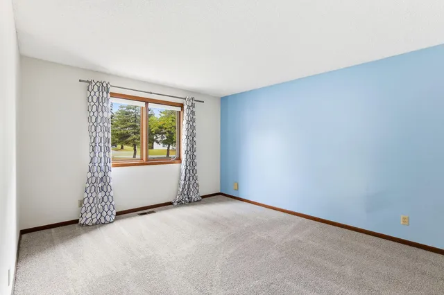 $182,500 | 1923 Fox Ridge Road, Unit B, West St. Paul, MN 55118