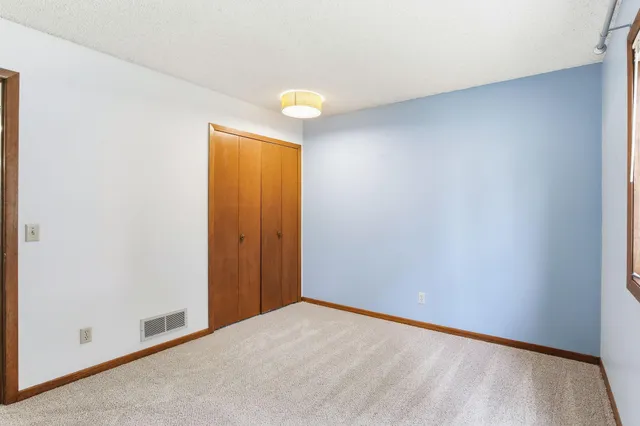 $182,500 | 1923 Fox Ridge Road, Unit B, West St. Paul, MN 55118