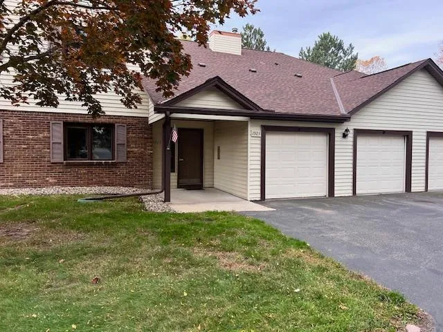 $182,500 | 1923 Fox Ridge Road, Unit B, West St. Paul, MN 55118