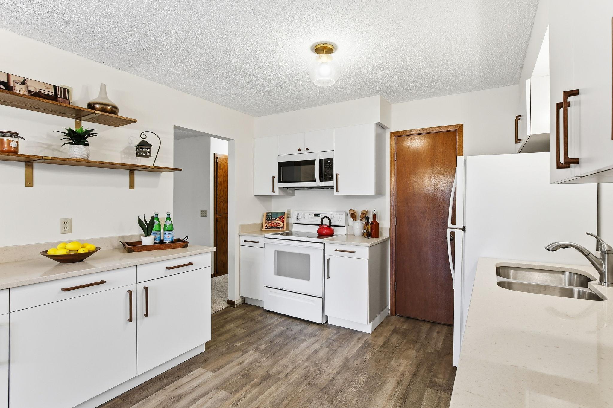 1923 Fox Ridge Road, Unit B West St. Paul, MN 55118 - Photo 4 of 34