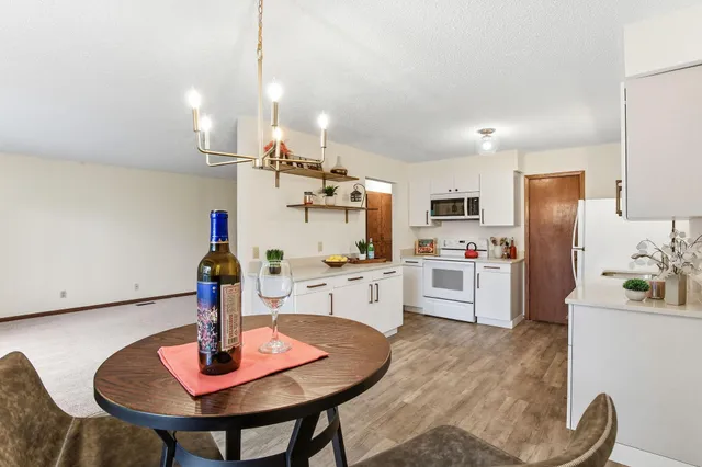 $182,500 | 1923 Fox Ridge Road, Unit B, West St. Paul, MN 55118