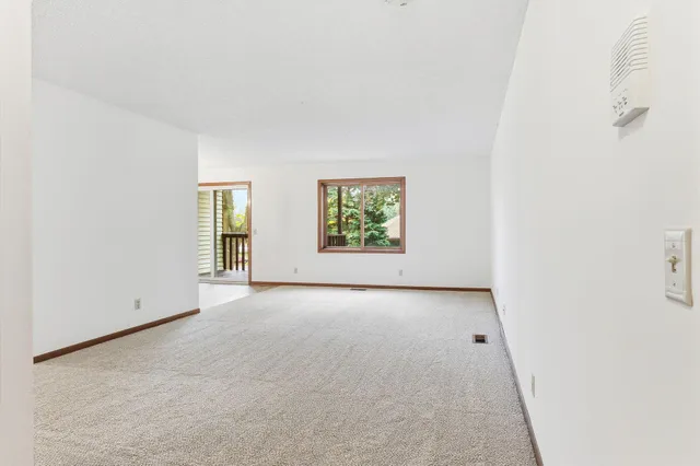 $182,500 | 1923 Fox Ridge Road, Unit B, West St. Paul, MN 55118