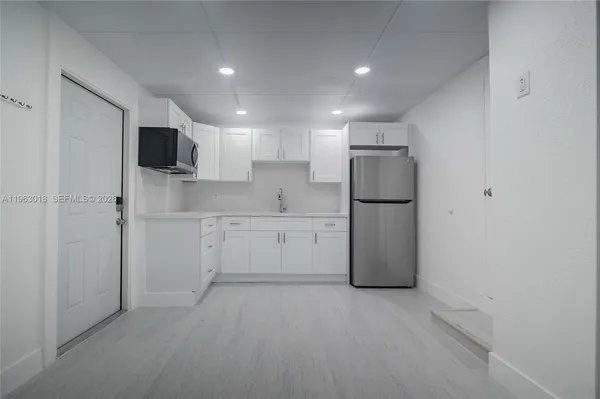 $1,800 | 595 Northwest 139th Terrace, Unit 2, North Miami, FL 33168