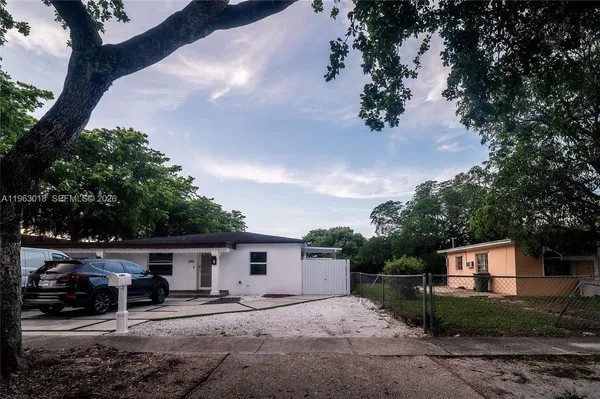 $1,800 | 595 Northwest 139th Terrace, Unit 2, North Miami, FL 33168