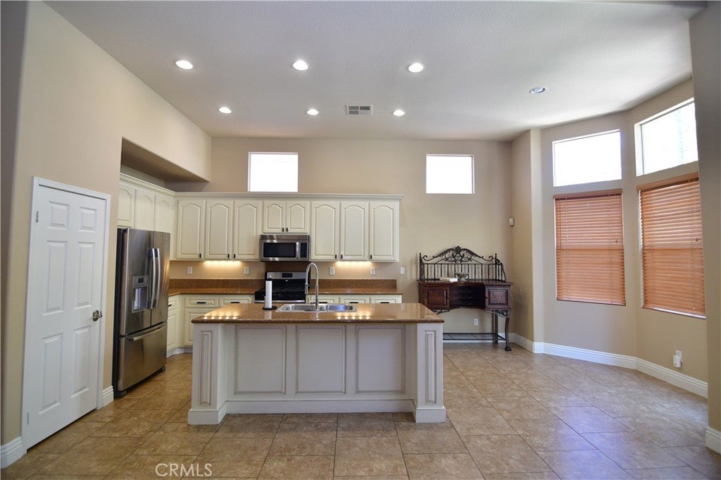3 Ei Corzo Rancho Santa Margarita, CA 92688 - Photo 4 of 31 a kitchen with refrigerator and cabinets