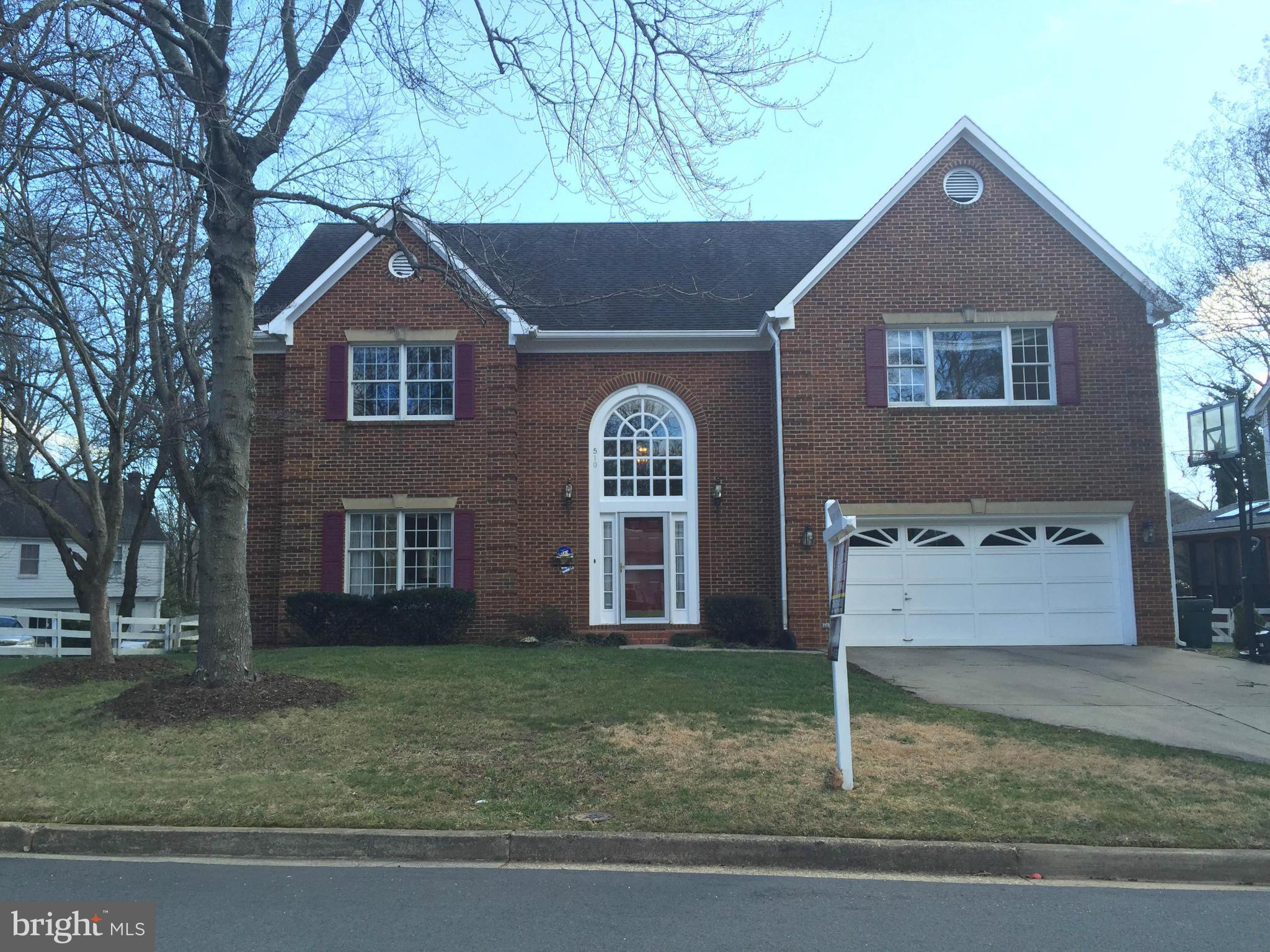 510 Ridge Road Southwest Vienna, VA 22180 - Photo 1 of 28 Exterior (Front)