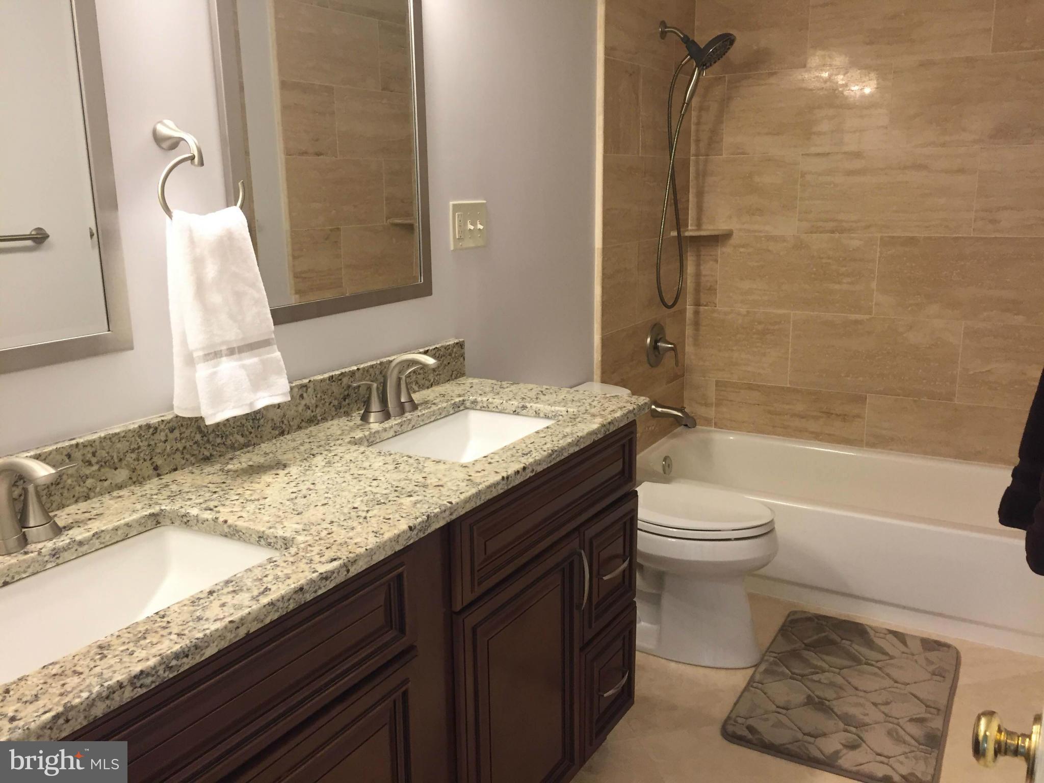 510 Ridge Road Southwest Vienna, VA 22180 - Photo 19 of 28 Bath in upper level hall