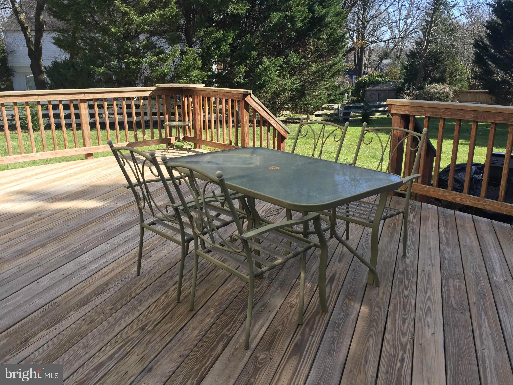 510 Ridge Road Southwest Vienna, VA 22180 - Photo 26 of 28 great deck for entertaining