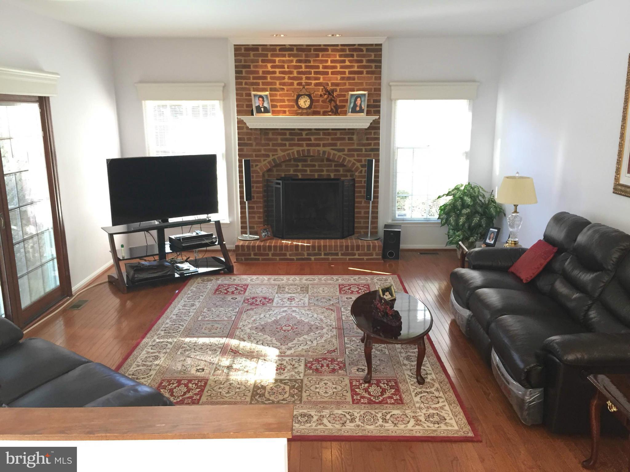 510 Ridge Road Southwest Vienna, VA 22180 - Photo 9 of 28 Family Room