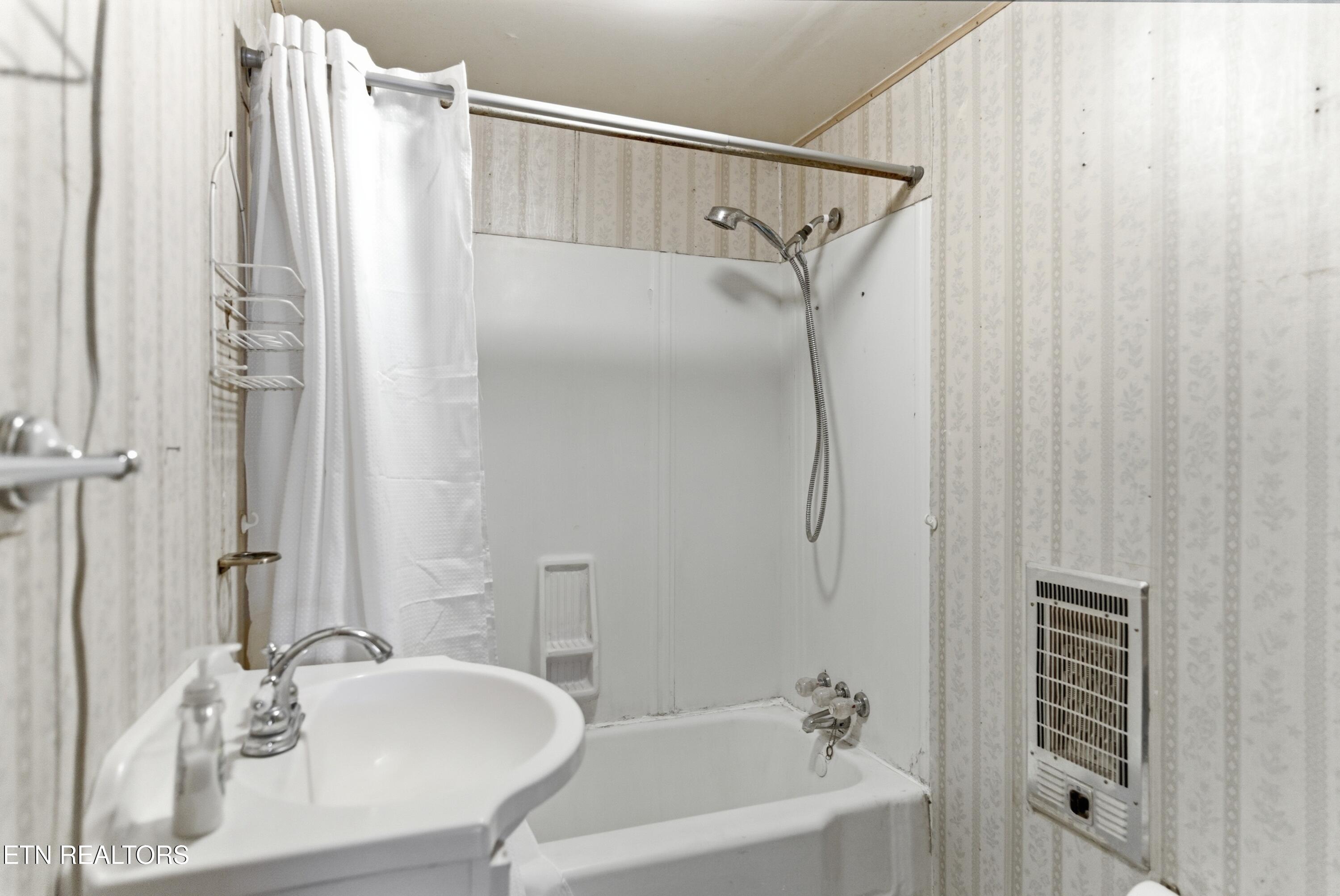 950 Indian Gap Road Sevierville, TN 37876 - Photo 16 of 25 bathroom1