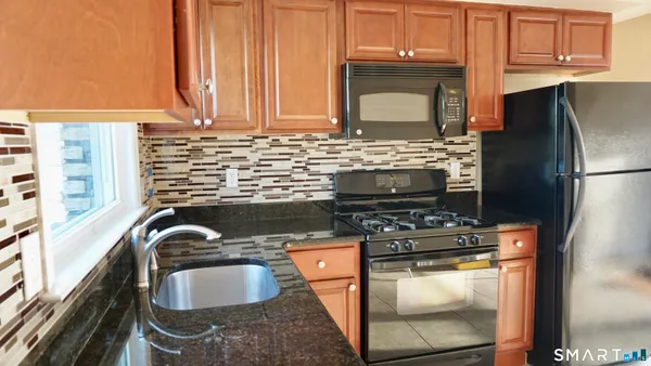 $2,200 | 28-30 Sampson Street, Unit 4, Bridgeport, CT 06606