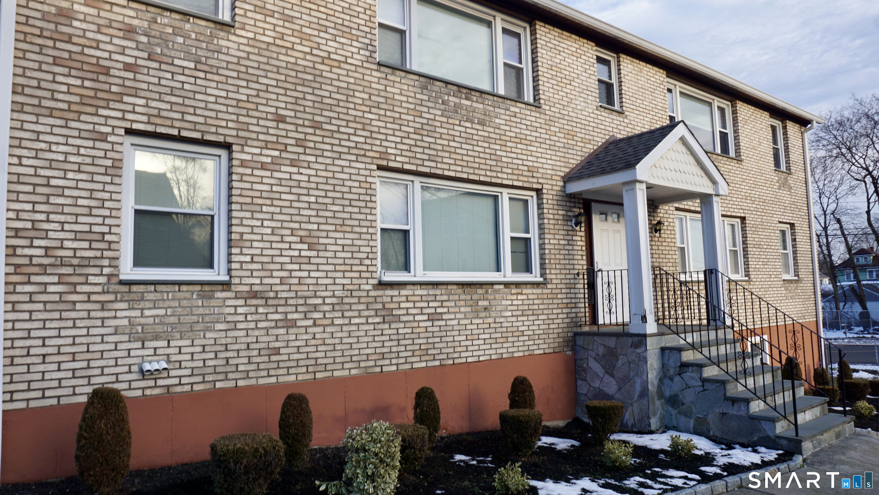 28 Sampson Street, Unit 4 Bridgeport, CT 06606 - Photo 26 of 30 a view of a house with a yard
