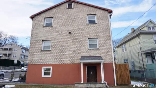 $2,200 | 28-30 Sampson Street, Unit 4, Bridgeport, CT 06606