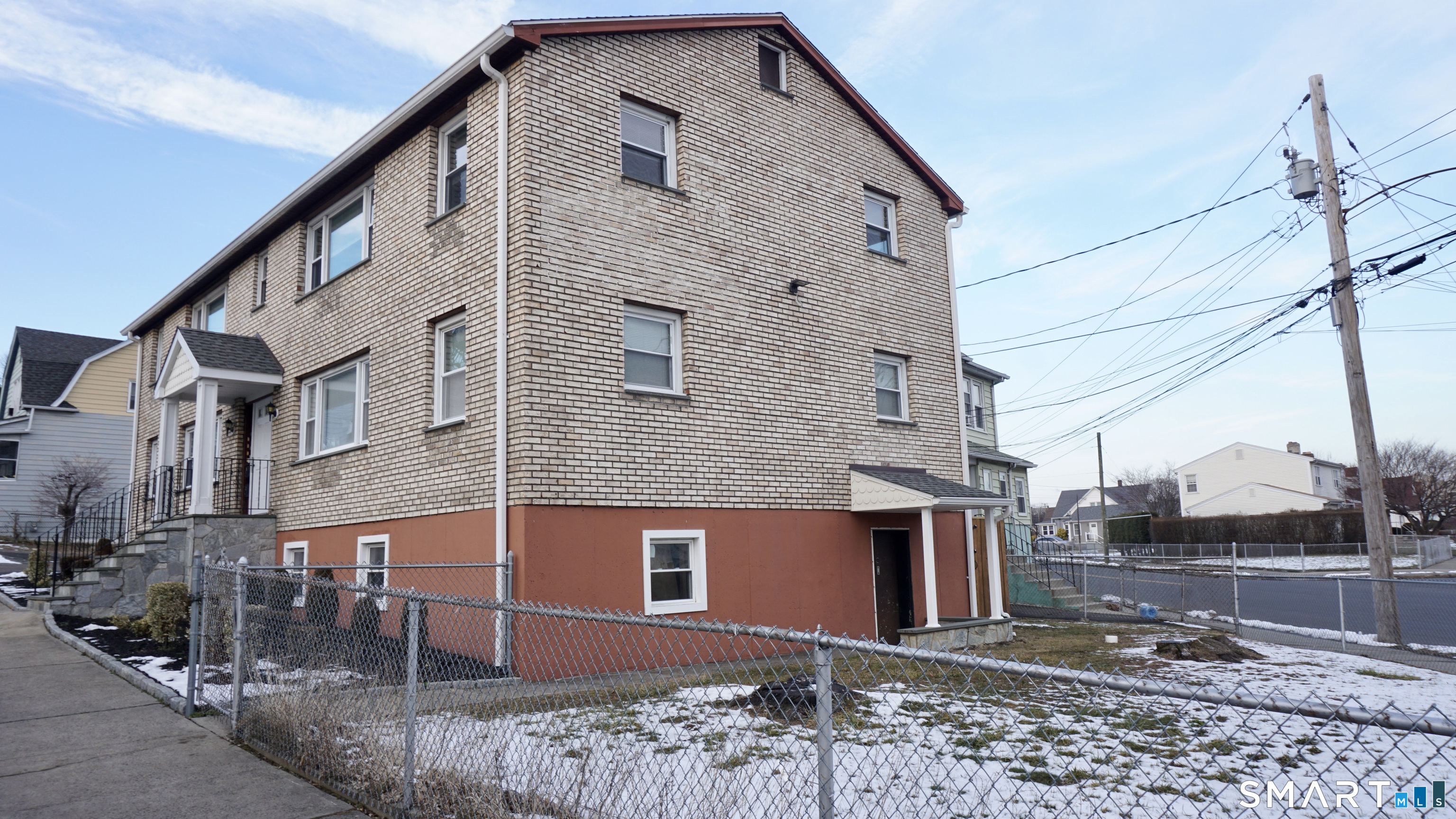 28 Sampson Street, Unit 4 Bridgeport, CT 06606 - Photo 29 of 30 a view of a house with a yard