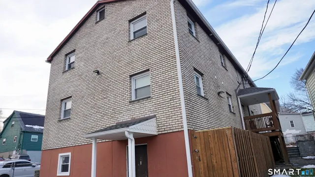 $2,300 | 28 Sampson Street, Unit 4, Bridgeport, CT 06606