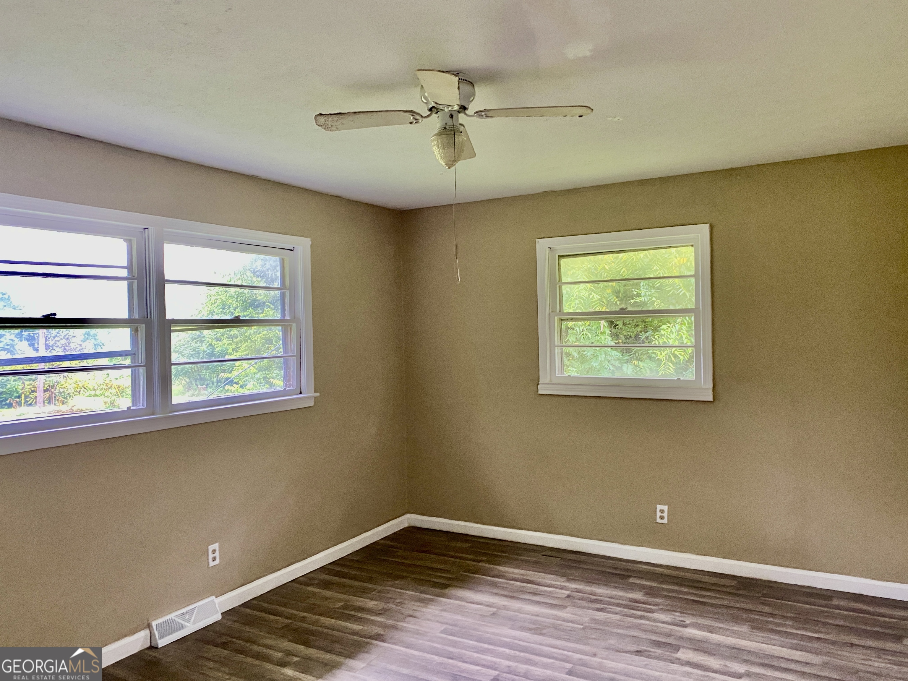 514 Booze Mountain Road Southeast Lindale, GA 30161 - Photo 11 of 13 an empty room with a window