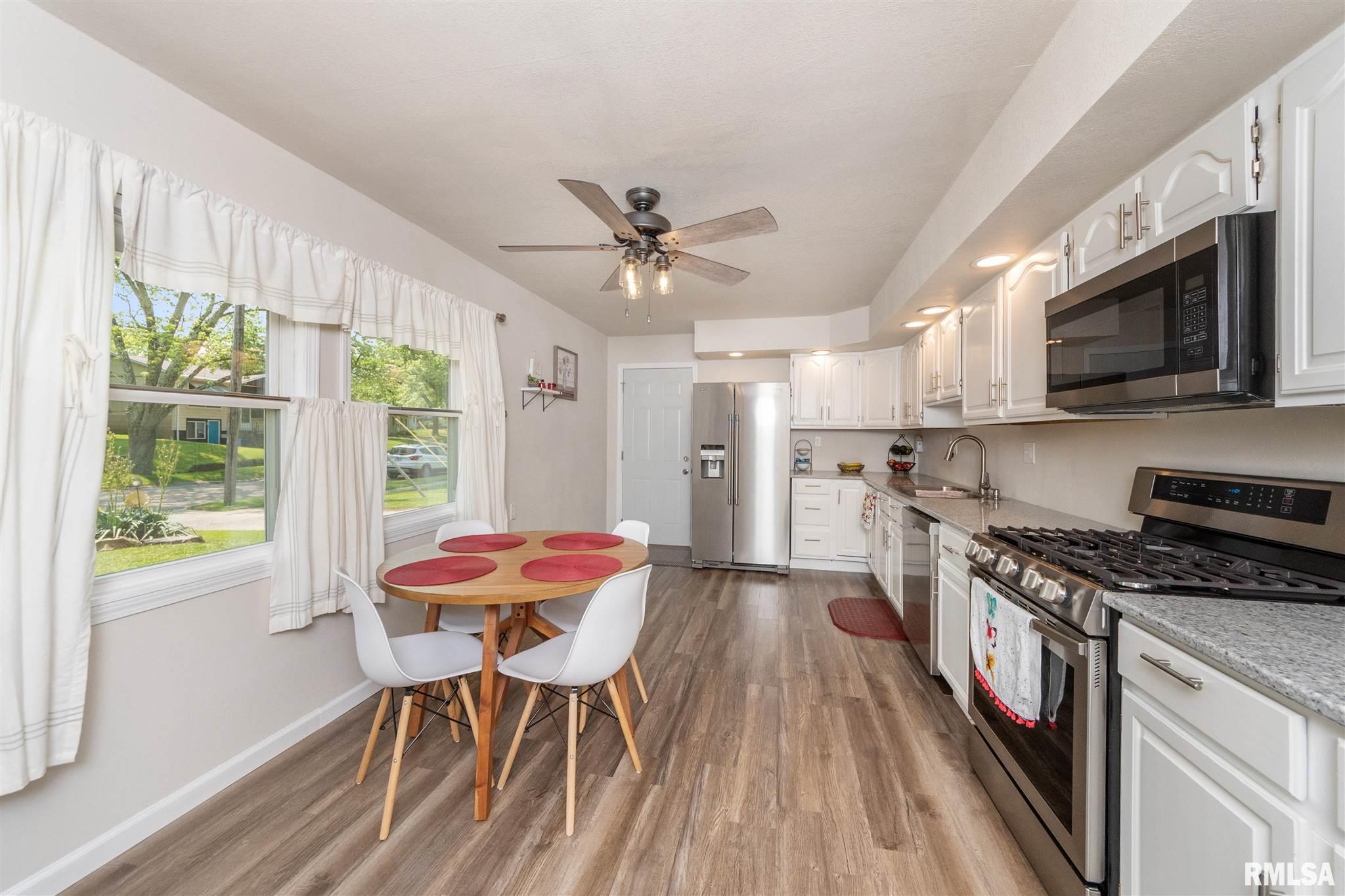 200 Algonquin Road Marquette Heights, IL 61554 - Photo 4 of 40 Gallery Image 4