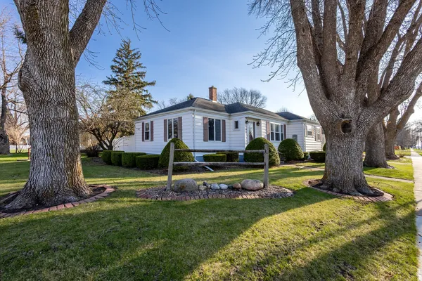 $130,000 | 101 East D Street, Alpha, IL 61413