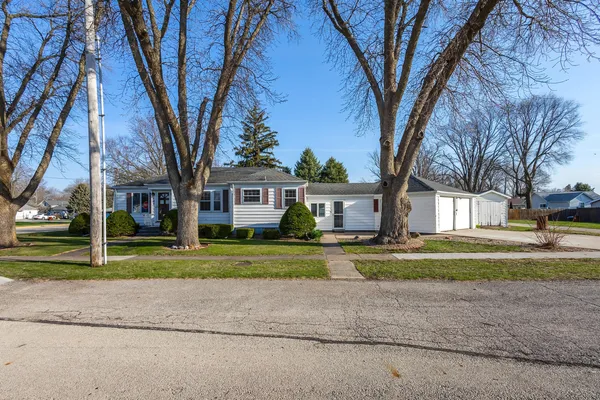 $130,000 | 101 East D Street, Alpha, IL 61413